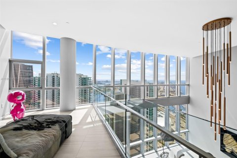 Condominio en venta en Miami, Florida, 5 dormitorios, 605.07 m2 № 1935254 - foto 2