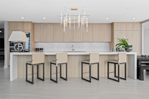Condominio en venta en Miami, Florida, 5 dormitorios, 605.07 m2 № 1935254 - foto 30