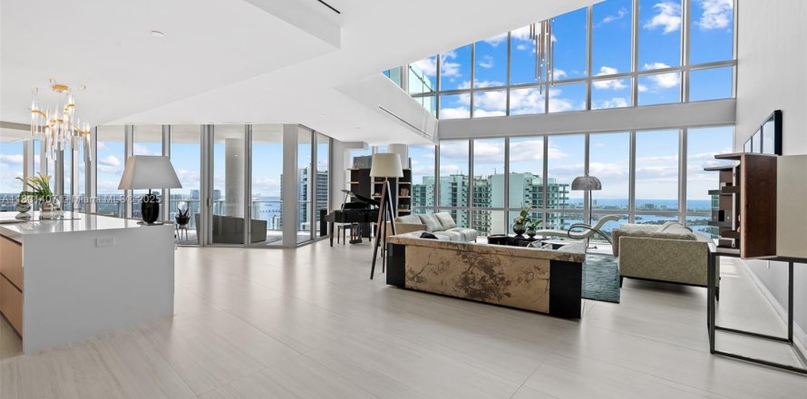 Condominio en Miami, Florida, 5 dormitorios  № 1935254