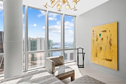 Condominio en venta en Miami, Florida, 5 dormitorios, 605.07 m2 № 1935254 - foto 13