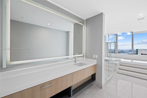 Condominio en venta en Miami, Florida, 5 dormitorios, 605.07 m2 № 1935254 - foto 21