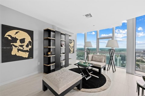 Condominio en venta en Miami, Florida, 5 dormitorios, 605.07 m2 № 1935254 - foto 26