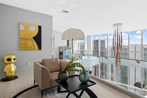Condominio en venta en Miami, Florida, 5 dormitorios, 605.07 m2 № 1935254 - foto 8