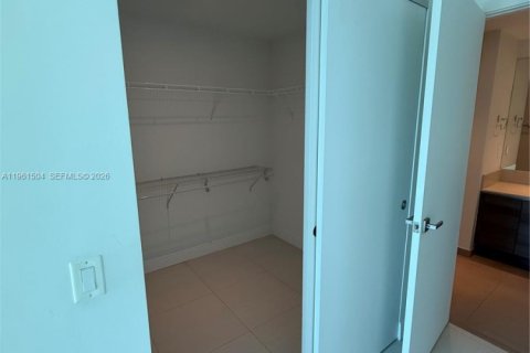 Condominio en venta en Miami, Florida, 1 dormitorio, 77.11 m2 № 2023386 - foto 14
