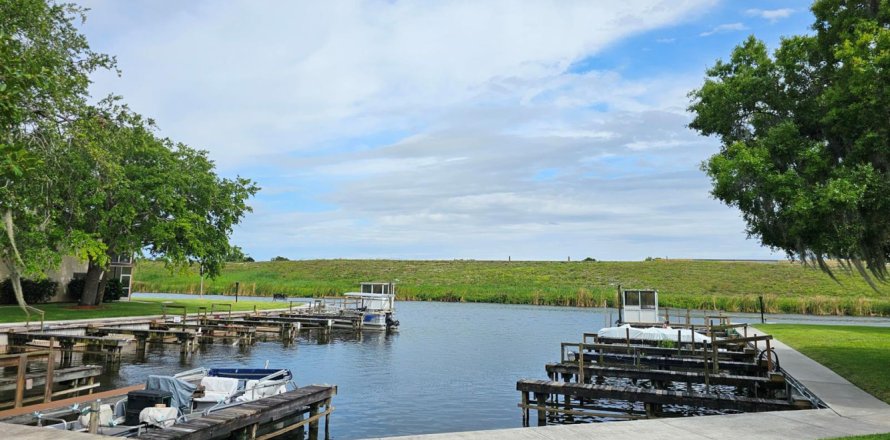 Condominio en Okeechobee, Florida, 2 dormitorios  № 2077611