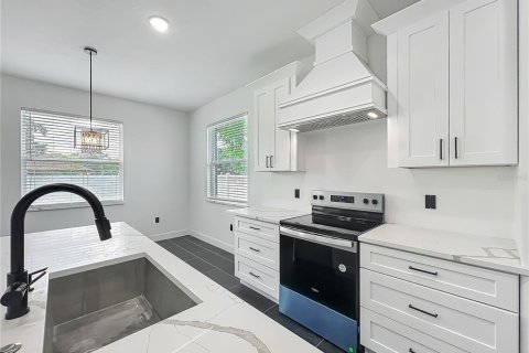 House in Sanford, Florida 4 bedrooms, 190.64 sq.m. № 1630966 - photo 15