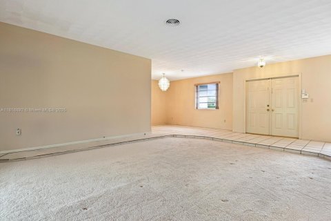House in Miami, Florida 4 bedrooms, 181.35 sq.m. № 1804475 - photo 4