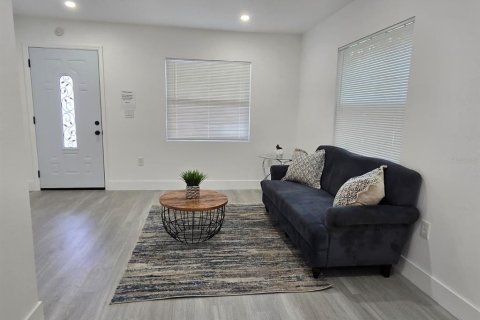 House in Orlando, Florida 2 bedrooms, 80.27 sq.m. № 2091891 - photo 16