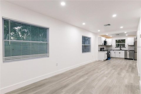 House in Orlando, Florida 2 bedrooms, 80.27 sq.m. № 2091891 - photo 6