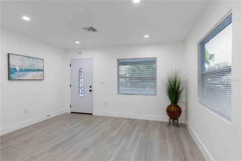 House in Orlando, Florida 2 bedrooms, 80.27 sq.m. № 2091891 - photo 13