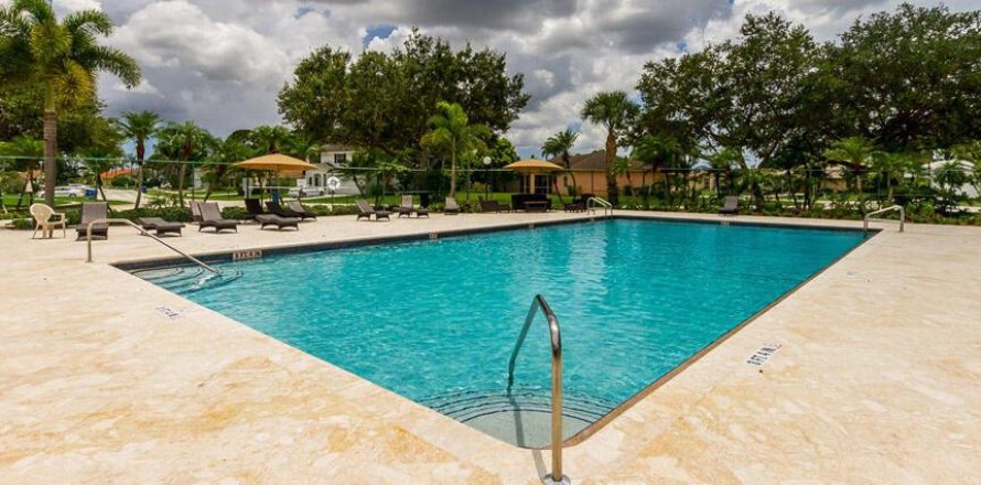 House in Royal Palm Beach, Florida 2 bedrooms, 179.86 sq.m. № 1221613