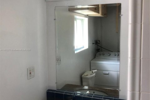 House in Fort Lauderdale, Florida 3 bedrooms, 114.46 sq.m. № 1783722 - photo 12
