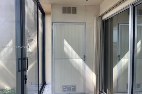 Copropriété à vendre à Pembroke Pines, Floride: 2 chambres, 112.13 m2 № 1978428 - photo 28