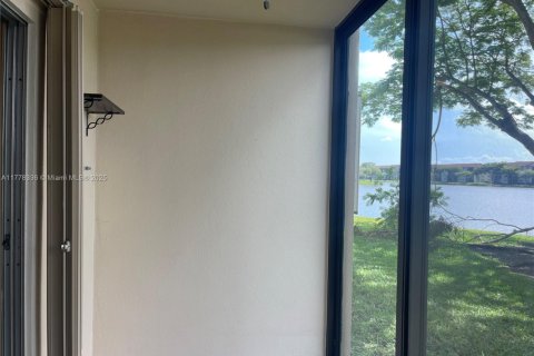 Copropriété à vendre à Pembroke Pines, Floride: 2 chambres, 112.13 m2 № 1978428 - photo 27