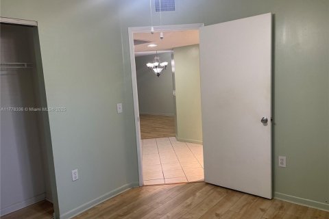 Copropriété à vendre à Pembroke Pines, Floride: 2 chambres, 112.13 m2 № 1978428 - photo 21