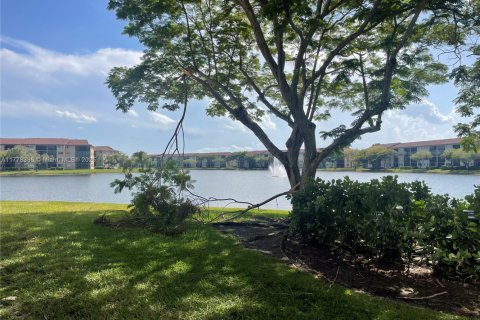 Copropriété à vendre à Pembroke Pines, Floride: 2 chambres, 112.13 m2 № 1978428 - photo 29