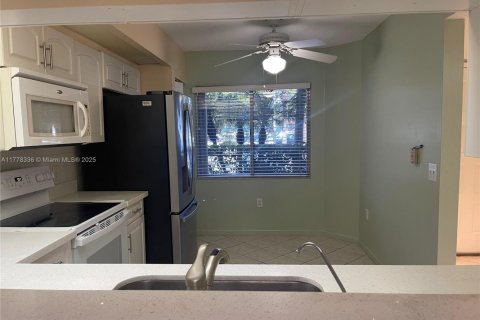 Copropriété à vendre à Pembroke Pines, Floride: 2 chambres, 112.13 m2 № 1978428 - photo 9