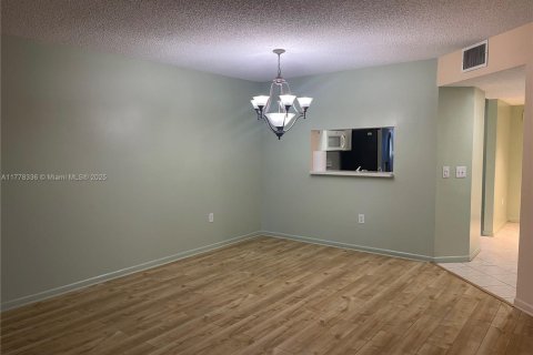 Copropriété à vendre à Pembroke Pines, Floride: 2 chambres, 112.13 m2 № 1978428 - photo 5