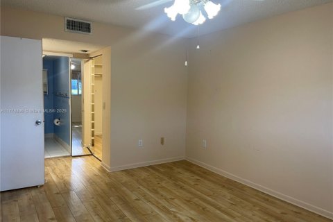Copropriété à vendre à Pembroke Pines, Floride: 2 chambres, 112.13 m2 № 1978428 - photo 13