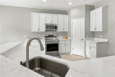 Villa ou maison à vendre à Poinciana, Floride: 2 chambres, 136.29 m2 № 2400171 - photo 12