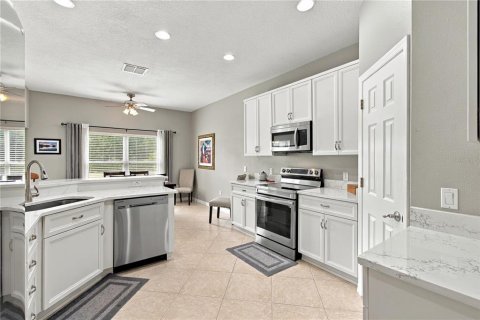 Villa ou maison à vendre à Poinciana, Floride: 2 chambres, 136.29 m2 № 2400171 - photo 9