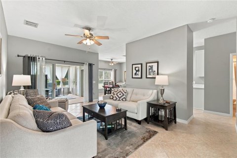 Villa ou maison à vendre à Poinciana, Floride: 2 chambres, 136.29 m2 № 2400171 - photo 4