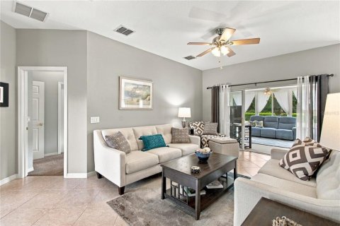 Villa ou maison à vendre à Poinciana, Floride: 2 chambres, 136.29 m2 № 2400171 - photo 5