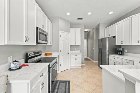 Villa ou maison à vendre à Poinciana, Floride: 2 chambres, 136.29 m2 № 2400171 - photo 8