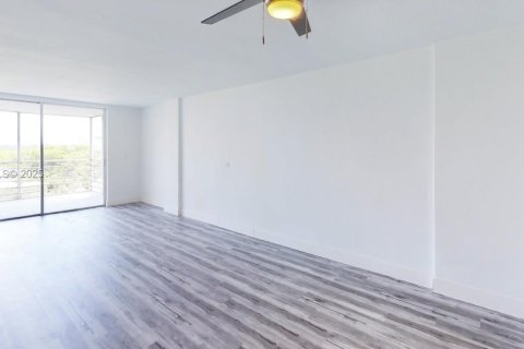 Снять в аренду кондоминиум в Норт-Майами-Бич, Флорида 1 спальня, 80.36м2, № 1989544 - фото 5