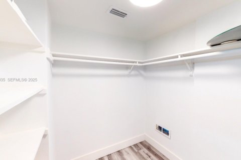 Снять в аренду кондоминиум в Норт-Майами-Бич, Флорида 1 спальня, 80.36м2, № 1989544 - фото 11