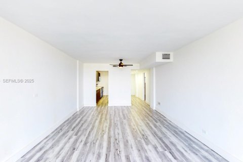 Снять в аренду кондоминиум в Норт-Майами-Бич, Флорида 1 спальня, 80.36м2, № 1989544 - фото 8