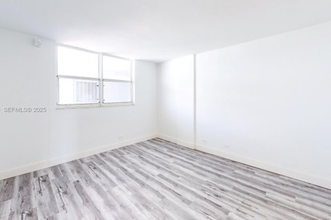 Снять в аренду кондоминиум в Норт-Майами-Бич, Флорида 1 спальня, 80.36м2, № 1989544 - фото 6