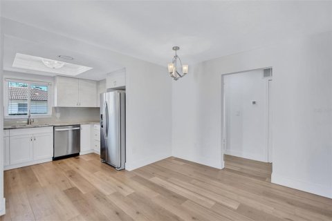 Купить виллу или дом в Сарасота, Флорида 6 комнат, 92.25м2, № 2166573 - фото 13