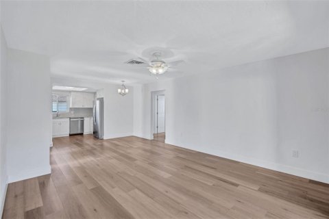 Купить виллу или дом в Сарасота, Флорида 6 комнат, 92.25м2, № 2166573 - фото 17