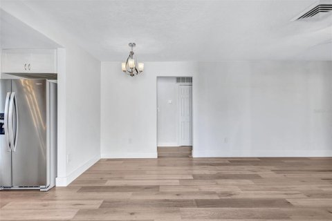 Купить виллу или дом в Сарасота, Флорида 6 комнат, 92.25м2, № 2166573 - фото 16
