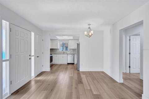 Купить виллу или дом в Сарасота, Флорида 6 комнат, 92.25м2, № 2166573 - фото 14