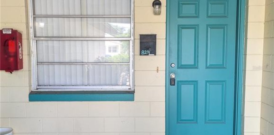 Apartment in Tavares, Florida 2 bedrooms, 78.41 sq.m. № 2219482