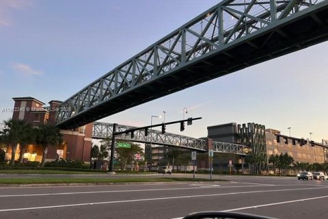 Condo in Orlando, Florida, 2 bedrooms  № 1973424 - photo 23