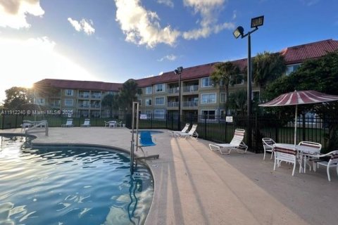 Condo in Orlando, Florida, 2 bedrooms  № 1973424 - photo 16