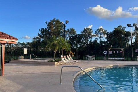 Condo in Orlando, Florida, 2 bedrooms  № 1973424 - photo 15