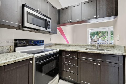 Copropriété à vendre à Miami, Floride: 1 chambre, 80.08 m2 № 1970684 - photo 12