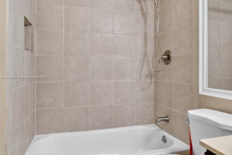 Copropriété à vendre à Miami, Floride: 1 chambre, 80.08 m2 № 1970684 - photo 16