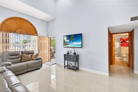 Townhouse in Miami, Florida 4 bedrooms, 184.6 sq.m. № 2059440 - photo 2