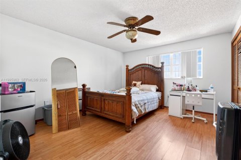 Townhouse in Miami, Florida 4 bedrooms, 184.6 sq.m. № 2059440 - photo 16