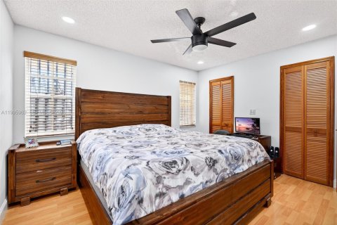 Townhouse in Miami, Florida 4 bedrooms, 184.6 sq.m. № 2059440 - photo 11