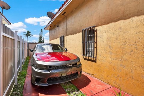 Townhouse in Miami, Florida 4 bedrooms, 184.6 sq.m. № 2059440 - photo 26