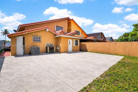 Townhouse in Miami, Florida 4 bedrooms, 184.6 sq.m. № 2059440 - photo 22