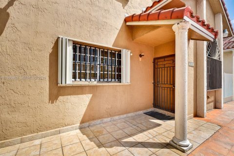 Townhouse in Miami, Florida 4 bedrooms, 184.6 sq.m. № 2059440 - photo 25