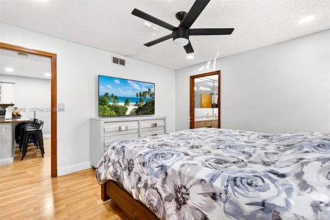 Townhouse in Miami, Florida 4 bedrooms, 184.6 sq.m. № 2059440 - photo 12