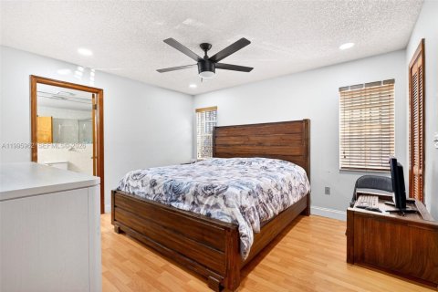 Townhouse in Miami, Florida 4 bedrooms, 184.6 sq.m. № 2059440 - photo 10